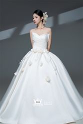 点击看大图 -艾拉·女王婚纱礼服馆