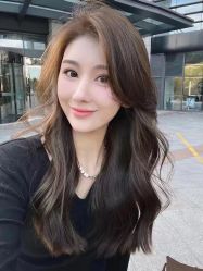 -MODEL'S HAIR