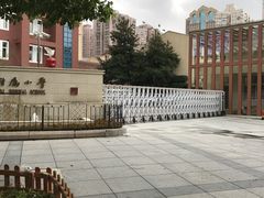 新校门-上海市第一师范学校附属小学