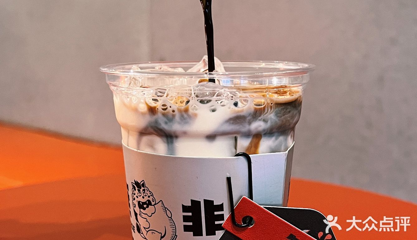 無非就是为了这口蜜桃拿铁～