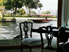 -Lake Shore Hotel & Restaurant