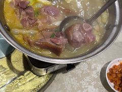-帅巴人舅母子腊蹄民俗村