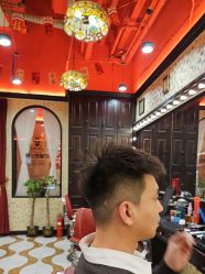 -东方先生国潮男士理发馆