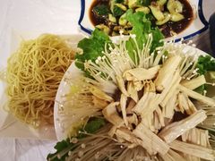 -霄汉牛三鲜湖北砂锅菜(万松园2店)