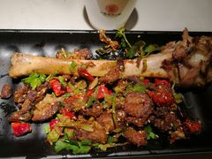 拆分羊腿-丁里羊肉小镇(太宁路口店)