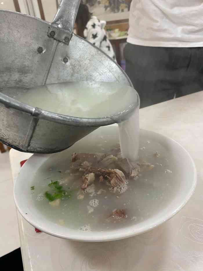 莒县世起全羊馆(文心中路店)-"十里八乡最有名气的羊汤馆.