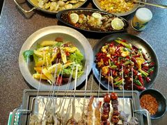 -曼听小寨海鲜烧烤·大连辣炒大王(盖州街店)