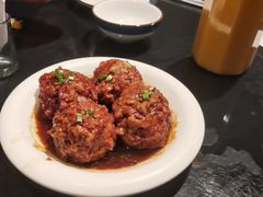 鸭蛋黄狮子头-梅飞酒家(名辉豪庭店)
