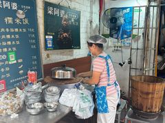-梁阿婆廿年老牌扣肉糯米饭