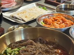 -围炉肉舍•炭烤活鳗•丹东海鲜烤肉(步行街店)