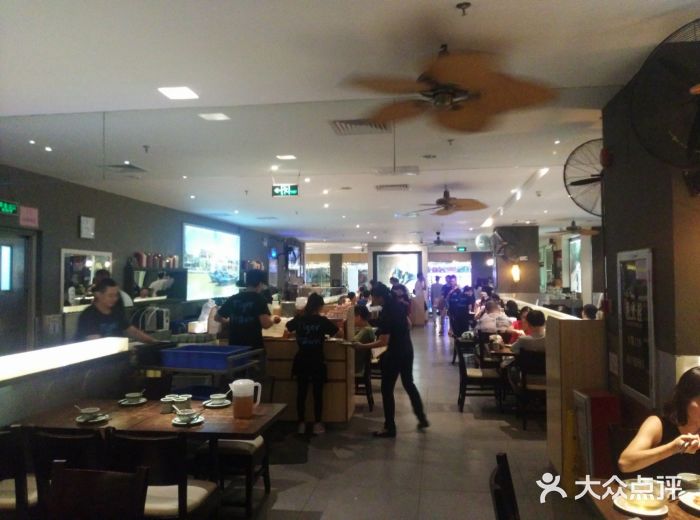 大头虾越式风味餐厅(光明广场店)大堂图片