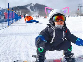 太可爱啦，小朋友们滑雪也太萌了