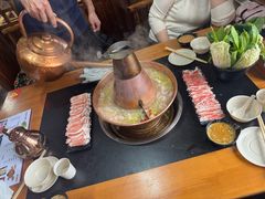 -果松木炭酸菜铜火锅·外婆参鸡汤