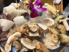 -一朵菌·野生菌探索家火锅(南亚店)