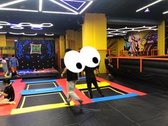 -爱蹦iBOON蹦床运动馆(江汉店)