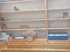 -豪门视光·星趣控·蔡司依视路眼镜代理商(中央大街店)
