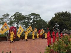 景点模仿清兵守卫疆土的表演-胡里山炮台