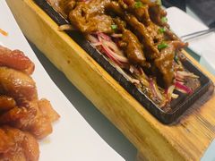 铁板黑椒牛柳-高第街56号港式餐厅·精选(世茂广场宽厚里大明湖店)