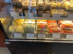 面包甜点陈列柜-红宝石·鲜奶小方(曲阳店)