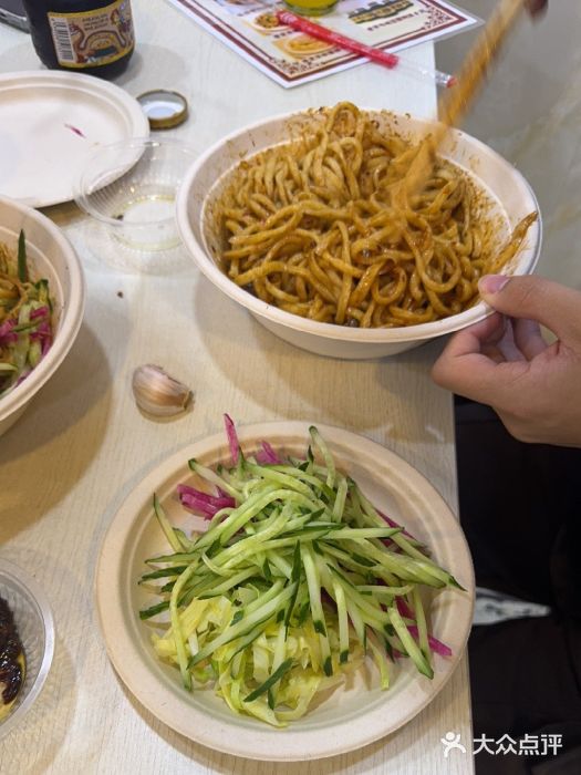 黑八私房老北京炸酱面图片