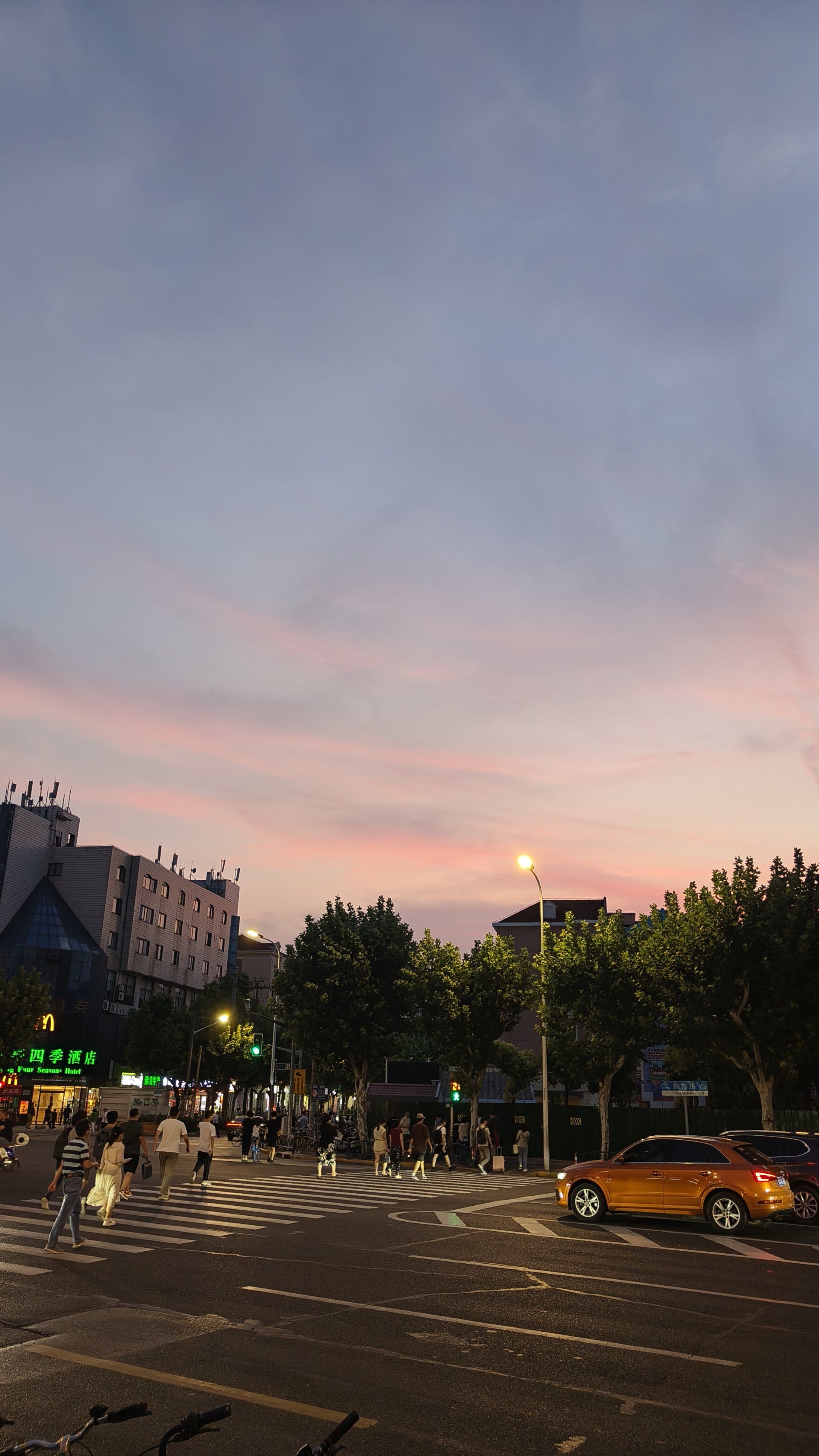 傍晚的天空色彩斑斓