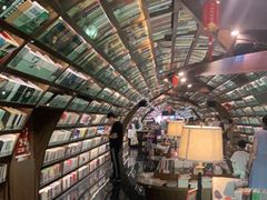 -钟书阁(珍园店)