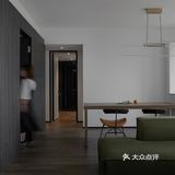 这是业主买的第一套房子，也相当于是婚房，我们在设计需