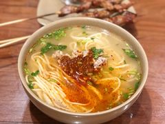 -亮亮面馆(经六路店)