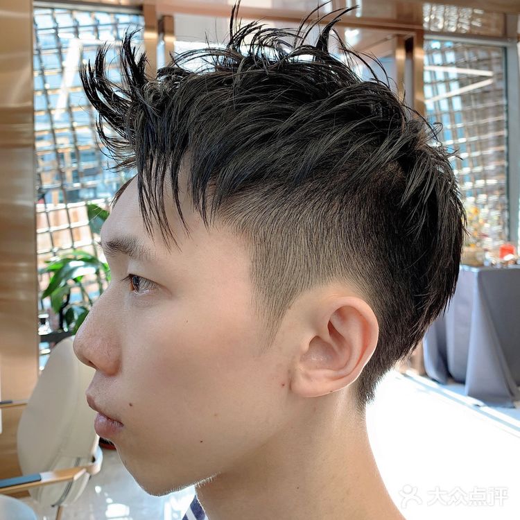 增加发型蓬松度的锡纸烫,长度不建议太长,5-7公分最佳