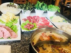 -辉哥火锅(虹桥路店)