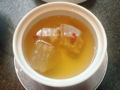 川贝雪梨炖伊比利亚仔排汤-酒蜻蜓·庭院私房菜(天元东路店)