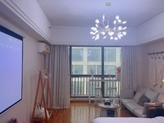 -Family轻奢·影院酒店(红谷滩万达广场店)