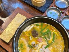 -银米·云南传统过桥米线(双廊黑金冠店)