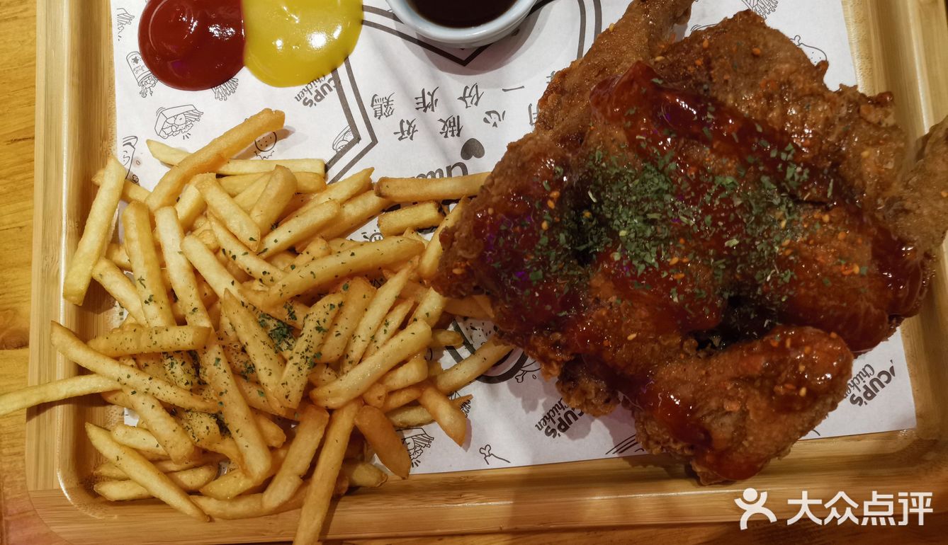 非常适合大众的口味，拉面锅炸鸡块摇摇乐饭团菜品多样