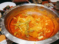 -野山舂·贵州现舂酸汤火锅(鸿通城店)