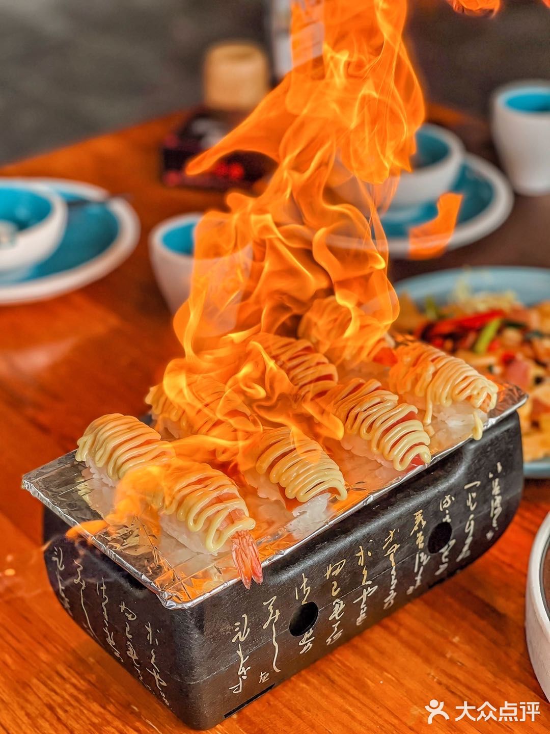 三亚市中心的天台餐厅 🔥火焰拼盘寿司绝了❗ 