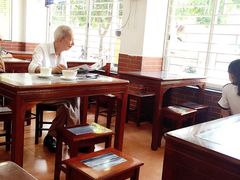 靠窗位-沙湾姜撞奶甜品店(昌岗中路店)