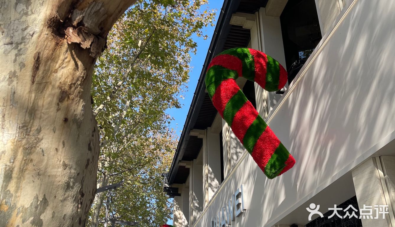 带了一杯栗子奶奶去西湖边喝～
栗子泥➕麻薯打底➕鲜奶油