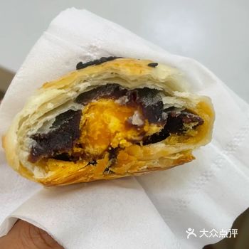 单位里有个同事心灵手巧，经常做一些点心带给我们品尝