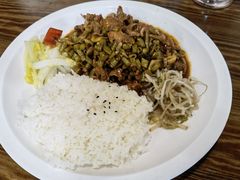 酸豆角鸡杂饭-何太太馄饨面铺(大浒东苑店)