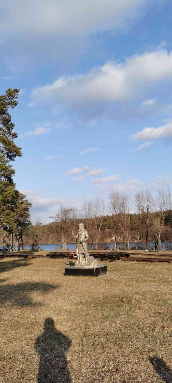 长白山美人松雕塑公园