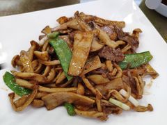 双菇炒牛肉-一品美食城(石碣序伦小学店)