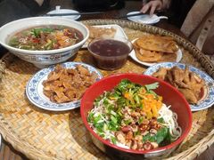 -爆炸头阿姨小四川正宗川味小吃(无任何分店)