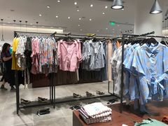 -URBAN REVIVO(高德置地广场·春广场店)