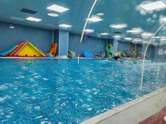 -蓝鲸奇亲子游泳俱乐部