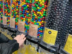 -m豆巧克力世界(上海世茂广场店)