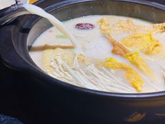 -洪氏嗨捞·广东猪肚鸡·椰子鸡火锅(西咸万象城店)