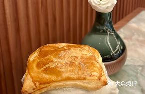 Signature Crispy Pastry Clam Chowder