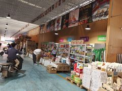 -上海龙吴水胜海发市场