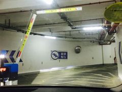 -丽丰购物中心·停车场